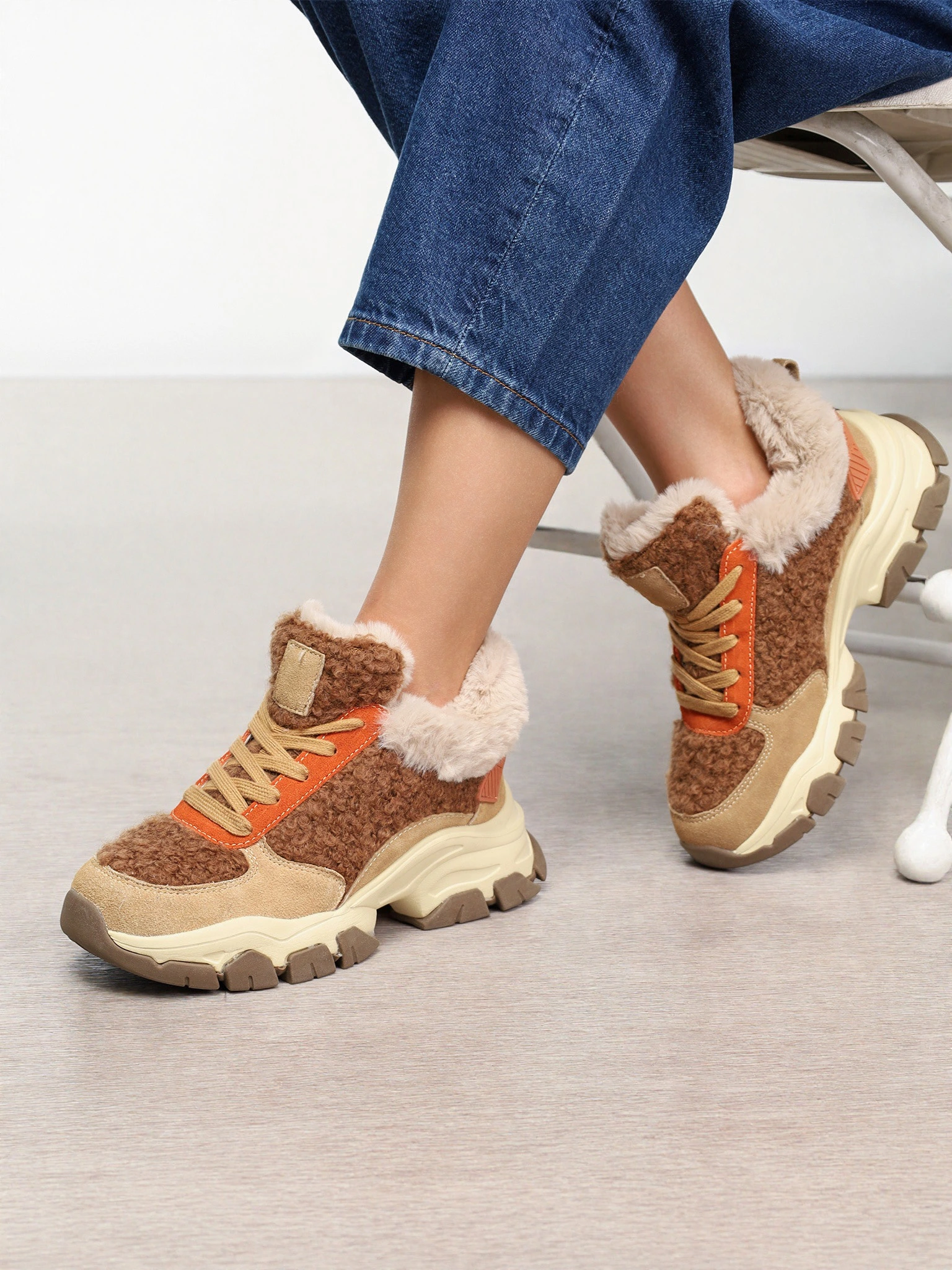 Кроссовки комбинированные с оторочкой мехом